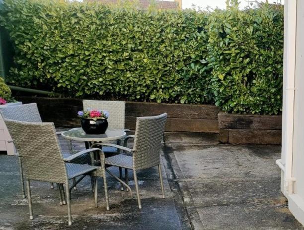 Russell Mews Apartment Ennis Bagian luar foto