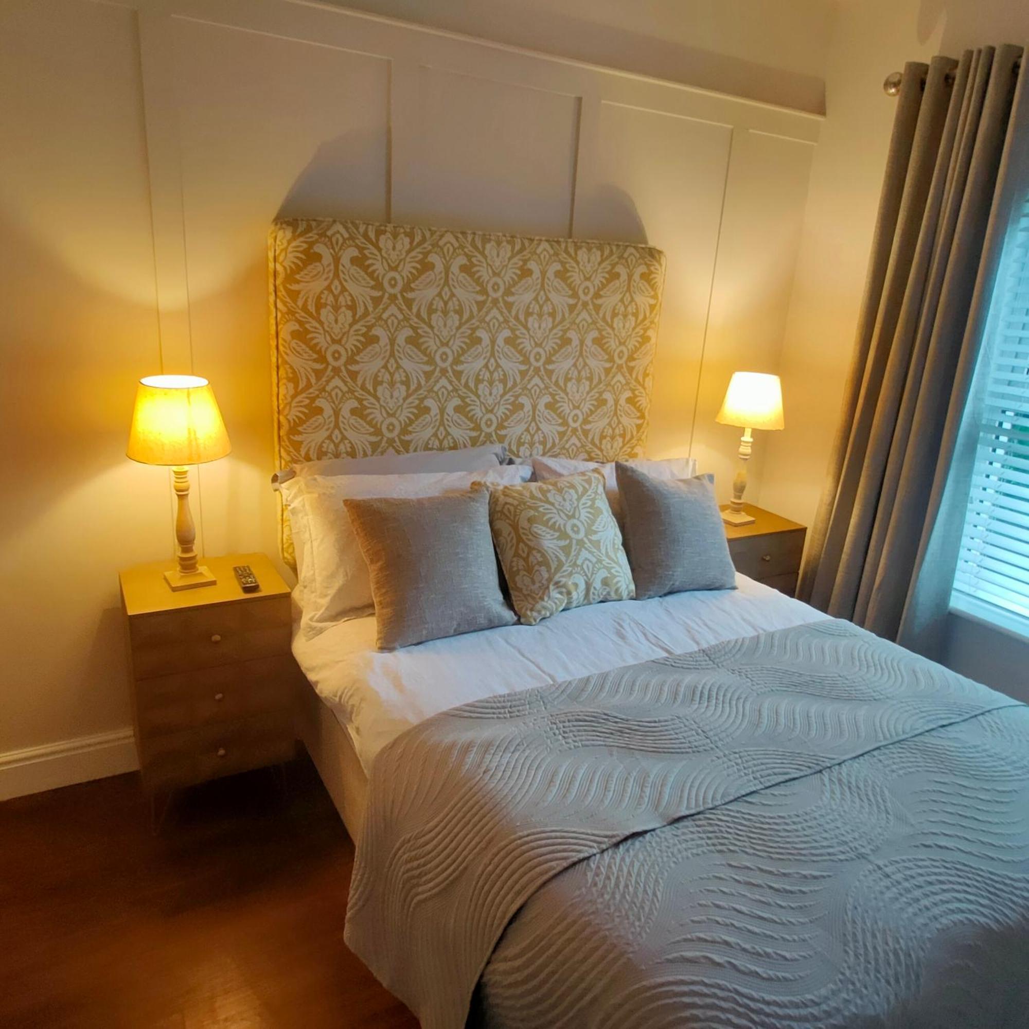 Russell Mews Apartment Ennis Bagian luar foto